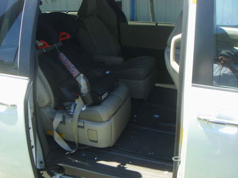 Used 2011 Toyota Sienna XLE image 7