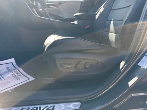 Used 2019 Toyota RAV4 XLE image 18