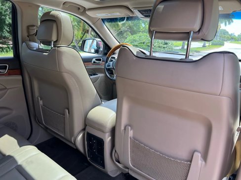 Used 2013 Jeep Grand Cherokee Overland image 30