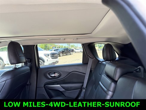 Used 2019 Jeep Cherokee Limited image 11