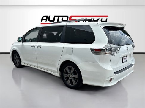 Used 2017 Toyota Sienna SE image 5