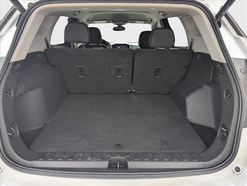 Used 2022 GMC Terrain SLE w/ Driver Convenience Package image 16