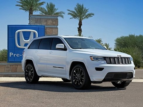 Used 2020 Jeep Grand Cherokee Altitude image 3
