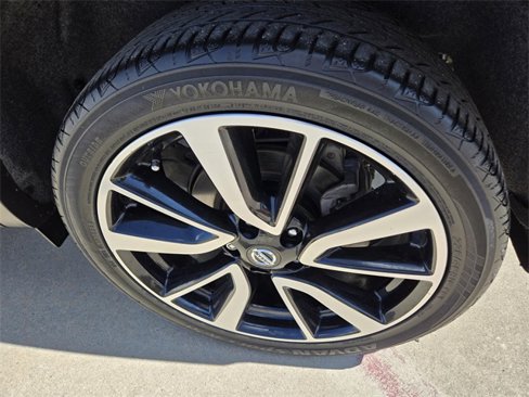 Used 2019 Nissan Rogue Sport SL image 9