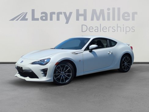 Used 2017 Toyota 86 image 1