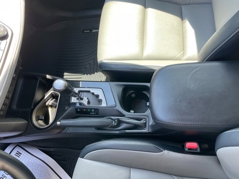 Used 2018 Toyota RAV4 Limited image 16