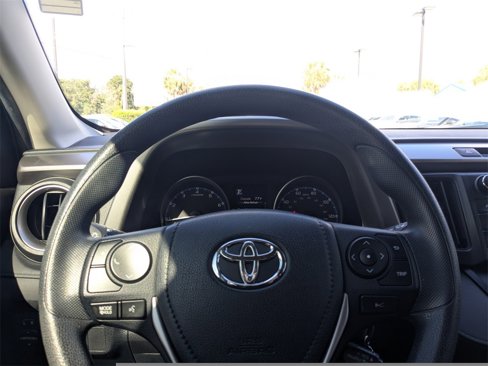 Used 2018 Toyota RAV4 LE image 23