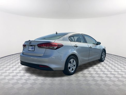 Used 2017 Kia Forte LX image 7