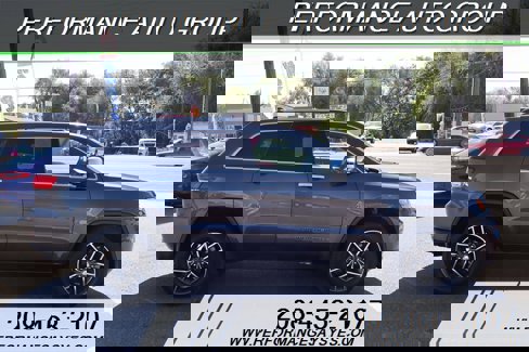 Used 2017 Jeep Grand Cherokee Limited w/ Trailer Tow Group IV image 2