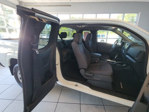 Used 2024 Nissan Frontier S image 16