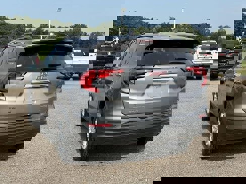 Used 2021 GMC Terrain SLE w/ Driver Convenience Package image 6