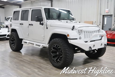 Used 2017 Jeep Wrangler Unlimited Sahara w/ Connectivity Group image 8