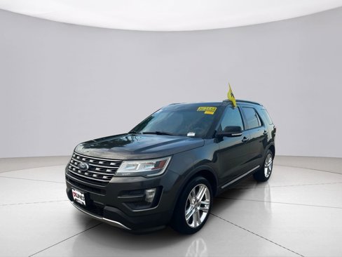 Used 2016 Ford Explorer XLT w/ Equipment Group 202A image 12