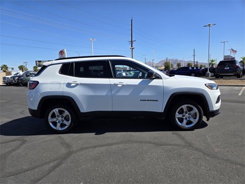 Used 2024 Jeep Compass Latitude image 3