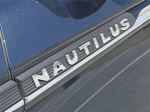 Certified 2022 Lincoln Nautilus FWD w/ Premium Package image 12