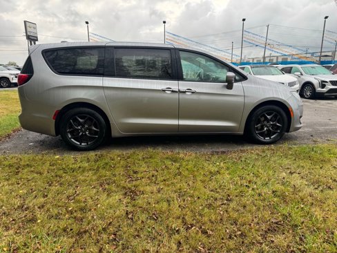 Used 2018 Chrysler Pacifica Touring Plus w/ S Appearance Package image 6
