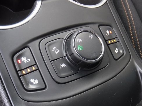 Used 2020 GMC Terrain SLE w/ Driver Convenience Package image 18