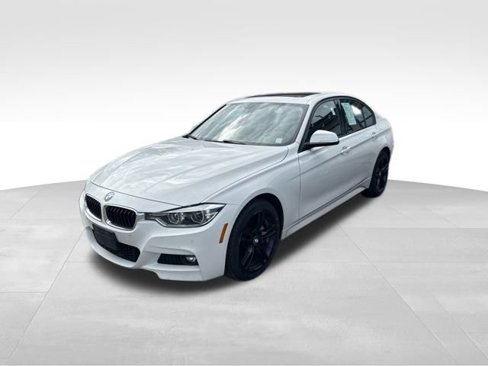 Used 2018 BMW 330i xDrive Sedan image 3