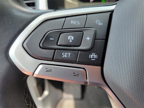Used 2022 Volkswagen Atlas Cross Sport SE image 28