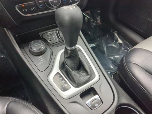 Used 2014 Jeep Cherokee Limited image 11