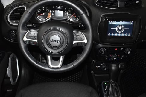 Certified 2019 Jeep Renegade Latitude w/ Cold Weather Group image 13