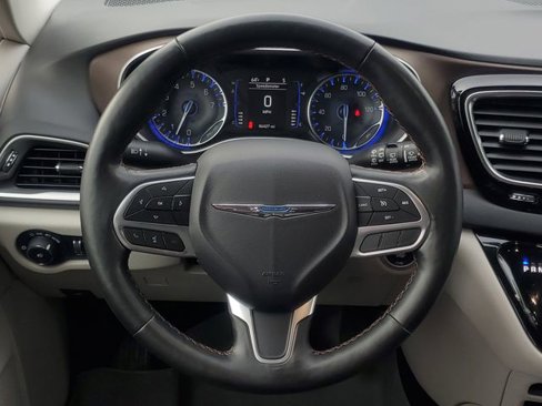Used 2019 Chrysler Pacifica Touring-L image 31