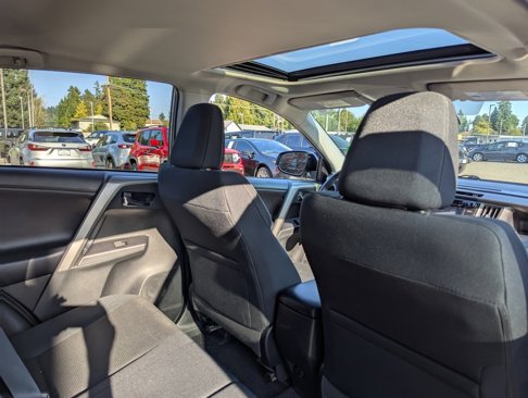 Used 2018 Toyota RAV4 XLE image 30
