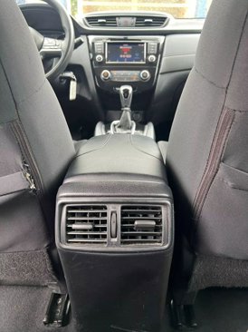 Used 2018 Nissan Rogue S image 2