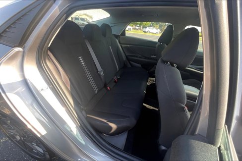 Used 2022 Hyundai Elantra SEL image 17