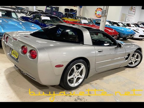 Used 2001 Chevrolet Corvette Coupe w/ Preferred Equipment Group2 image 2