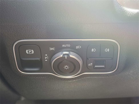 Certified 2021 Mercedes-Benz GLB 250 w/ Premium Package image 36