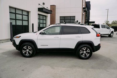 Used 2018 Jeep Cherokee Trailhawk image 6