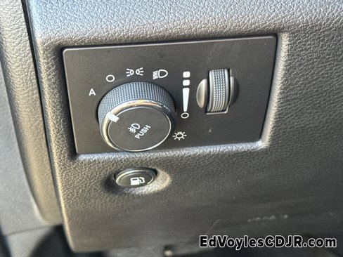 Used 2020 Jeep Grand Cherokee Laredo w/ Laredo X Package image 38