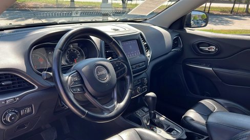 Used 2021 Jeep Cherokee Latitude Plus image 2