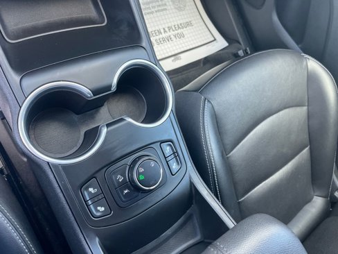 Used 2022 GMC Terrain SLT image 17