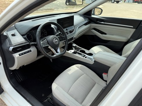 Used 2023 Nissan Altima 2.5 SV image 11