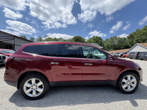 Used 2017 Chevrolet Traverse LT w/ Style and Technology Package image 7