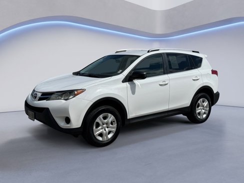 Used 2015 Toyota RAV4 LE image 3