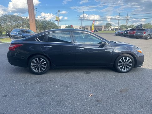 Used 2017 Nissan Altima 2.5 SL w/ Moonroof Package image 5