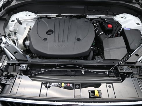 Certified 2023 Volvo XC60 B5 Ultimate w/ Protection Package Premier image 13