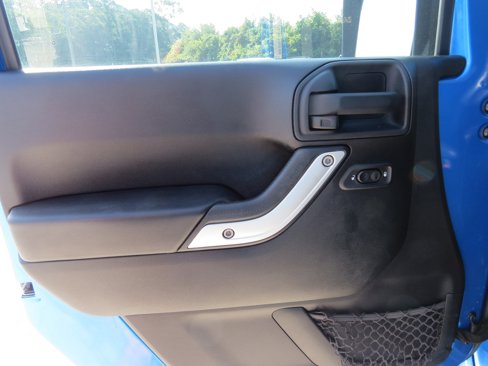Used 2016 Jeep Wrangler Unlimited Sahara image 15