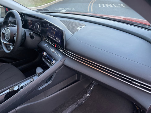 Used 2023 Hyundai Elantra SEL w/ Convenience Package image 39