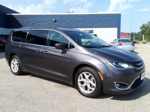 Used 2018 Chrysler Pacifica Touring Plus w/ Tire & Wheel Group image 7