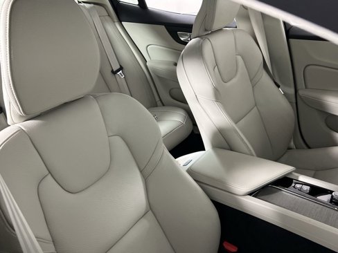 Certified 2024 Volvo S60 B5 Plus image 25