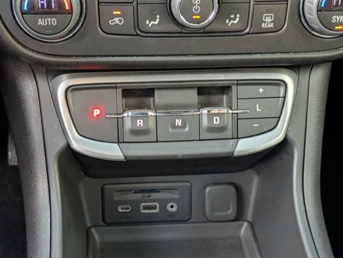 Used 2024 GMC Terrain SLT image 23