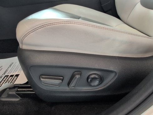 Used 2020 Toyota RAV4 XLE Premium image 19