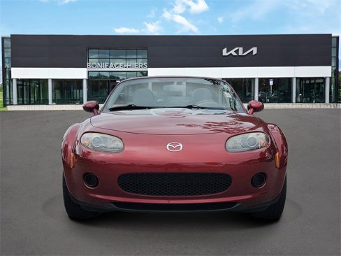 Used 2006 MAZDA MX-5 Miata image 2