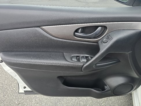 Used 2021 Nissan Rogue Sport S image 7