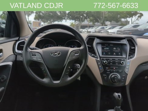 Used 2017 Hyundai Santa Fe SE image 11