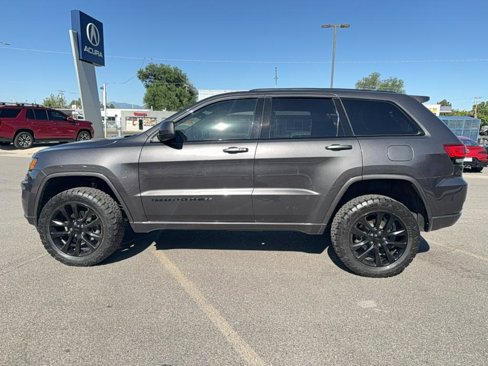 Used 2018 Jeep Grand Cherokee Altitude image 4